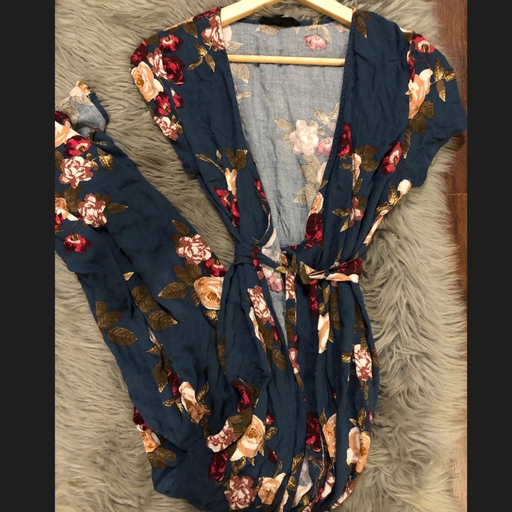 Maxi floral wrap dress🌸 - Picture 2 of 5